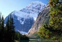 [中超]武磊“戴帽”当主角 海港赢球还领跑.